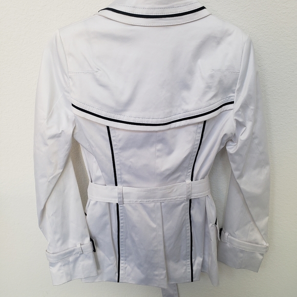 Jessica Simpson white coat with black trim. - Picture 4 of 4